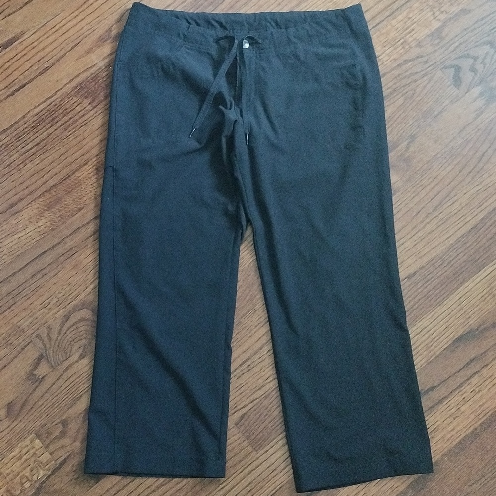Patagonia cropped black pants size 4